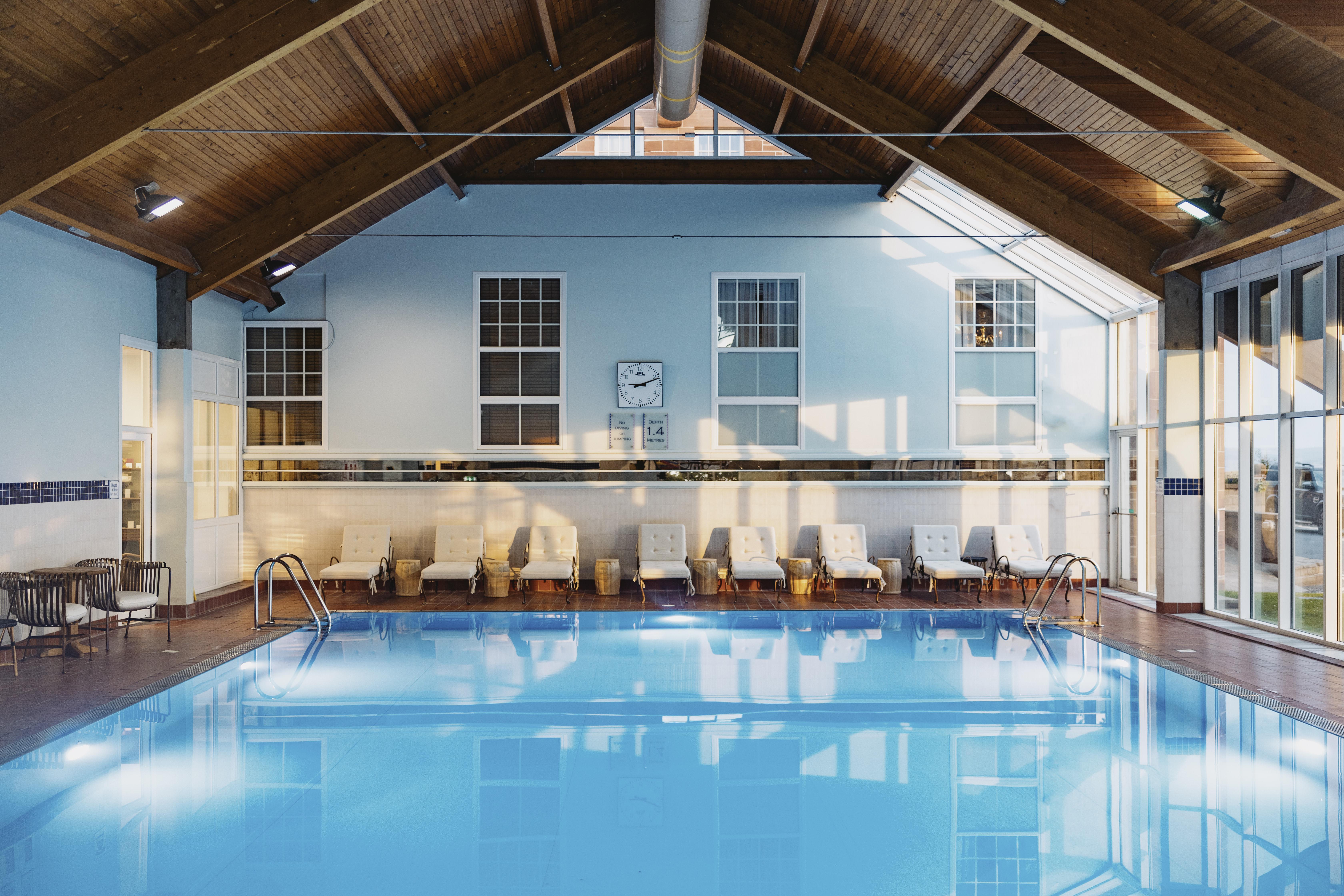 Marine Troon Hotel ภายนอก รูปภาพ The swimming pool at the hotel
