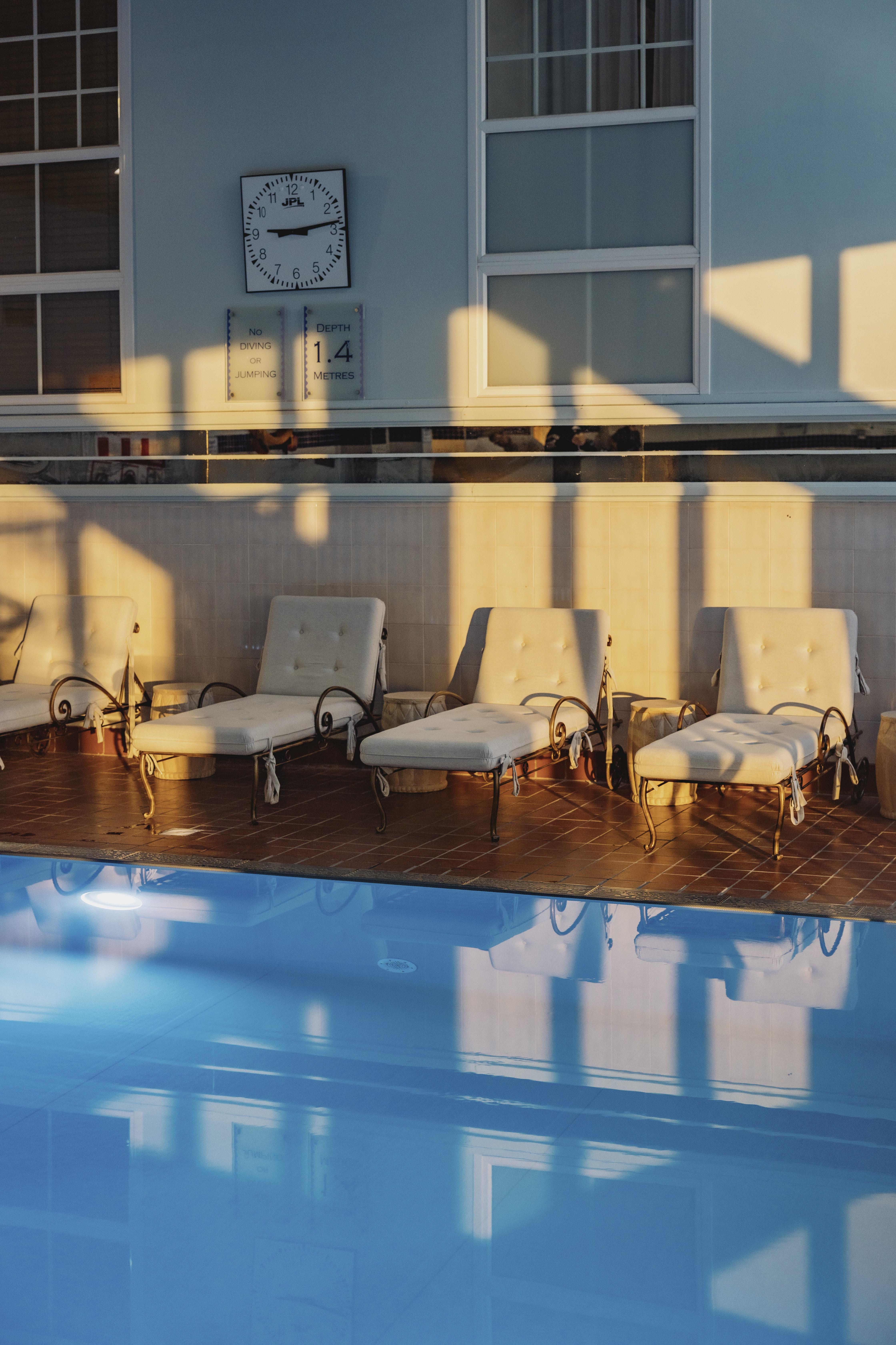 Marine Troon Hotel ภายนอก รูปภาพ Sunloungers at a pool