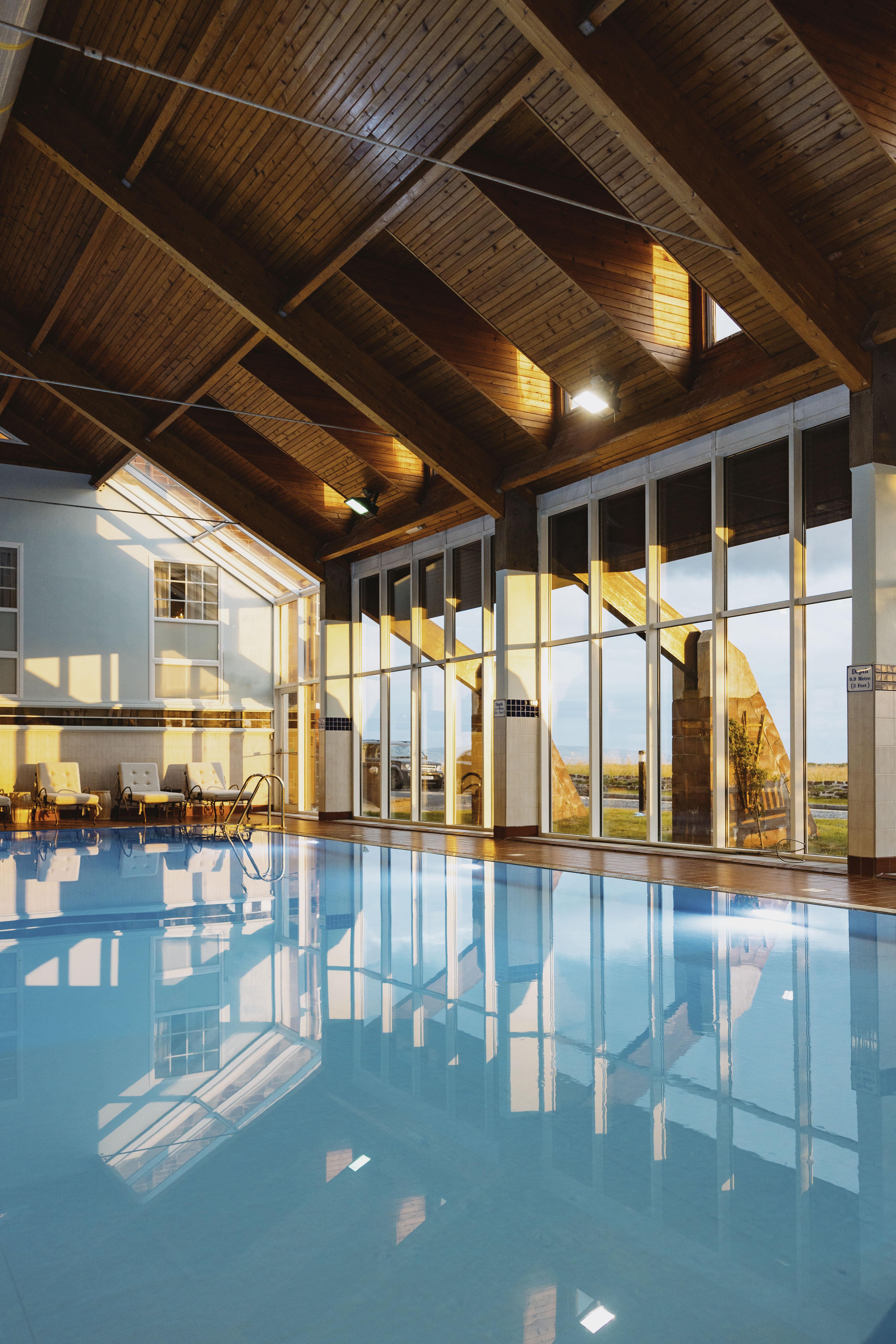 Marine Troon Hotel ภายนอก รูปภาพ The swimming pool at the hotel