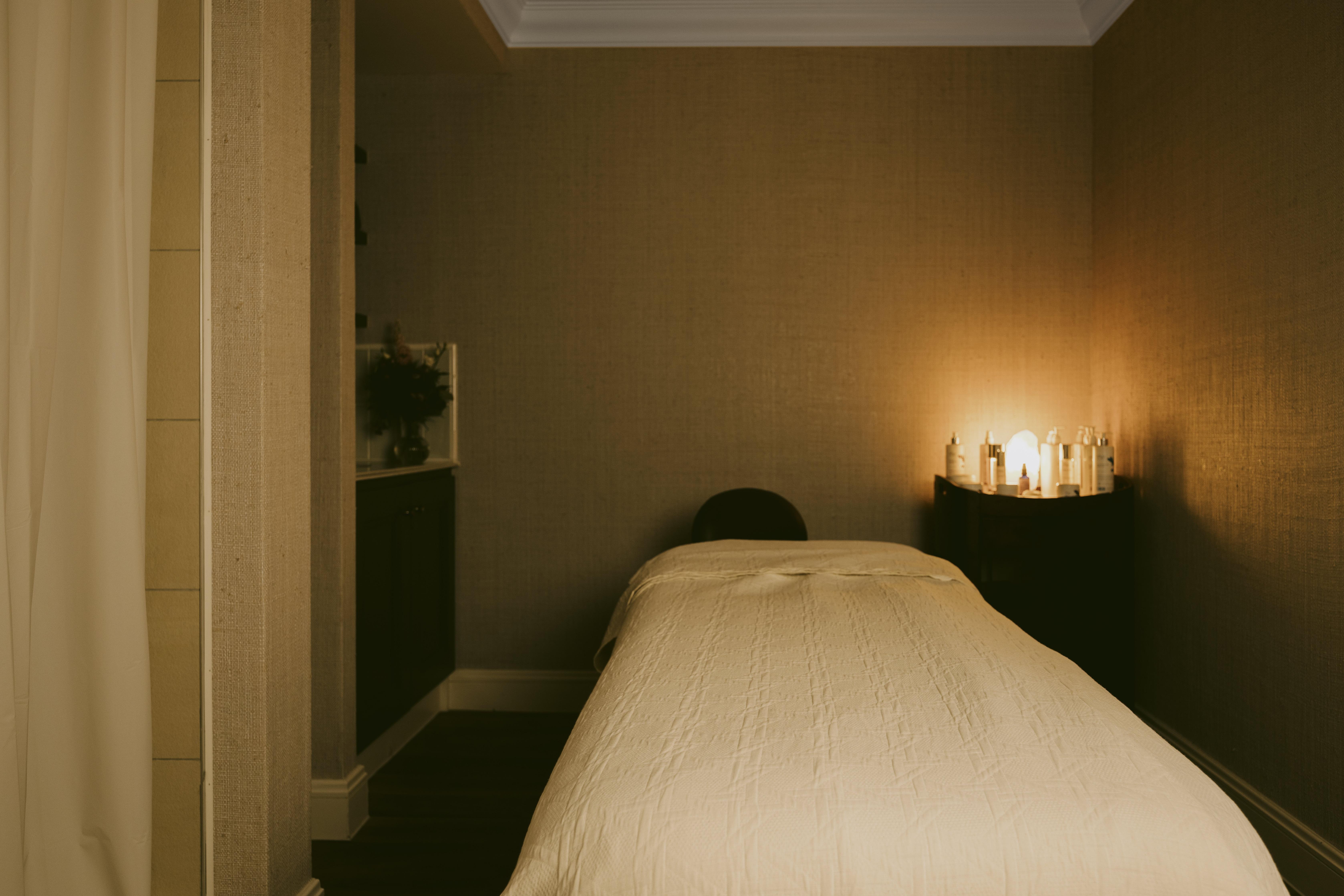 Marine Troon Hotel ภายนอก รูปภาพ A massage table