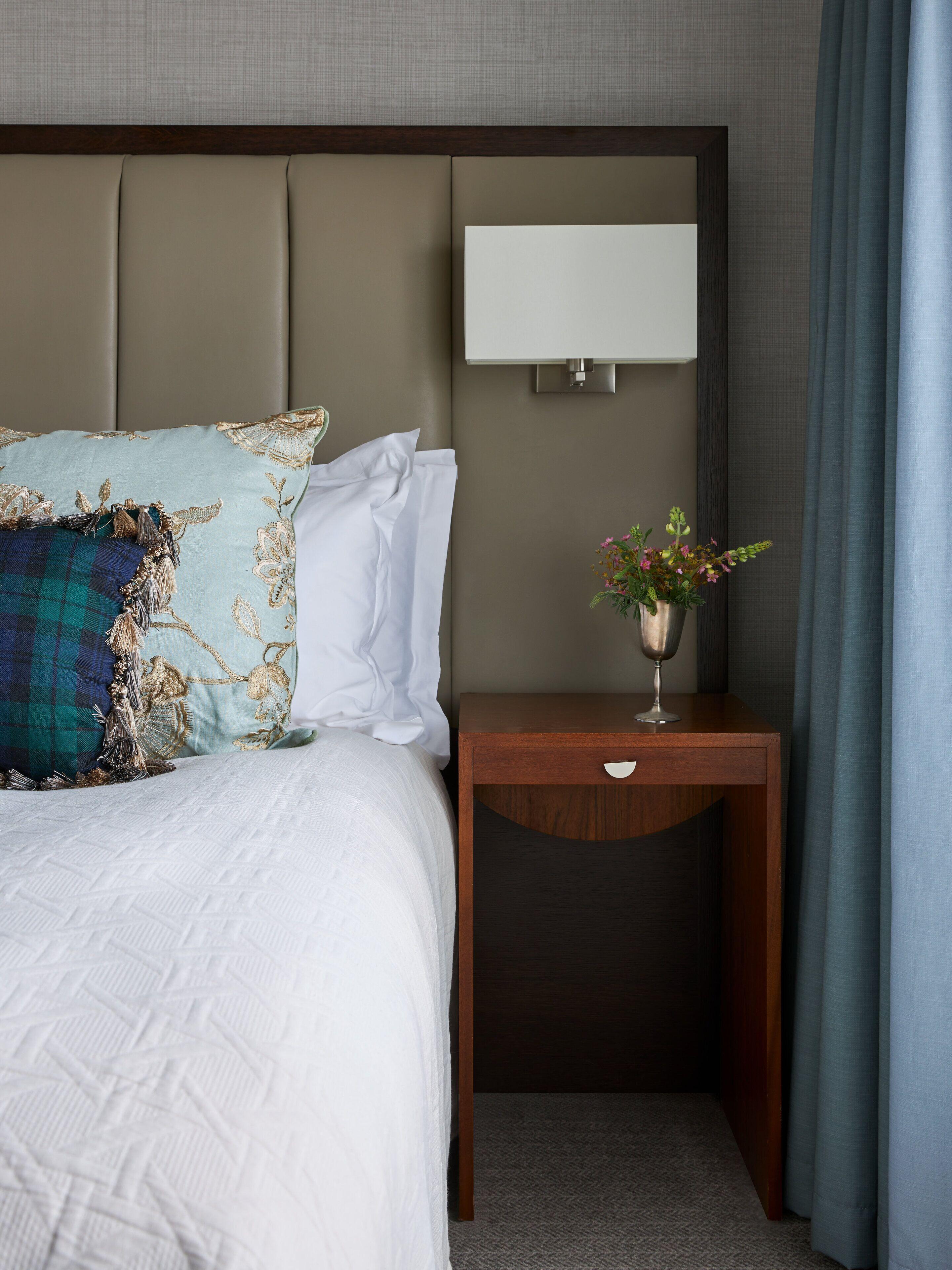 Marine Troon Hotel ภายนอก รูปภาพ A bed in a hotel room