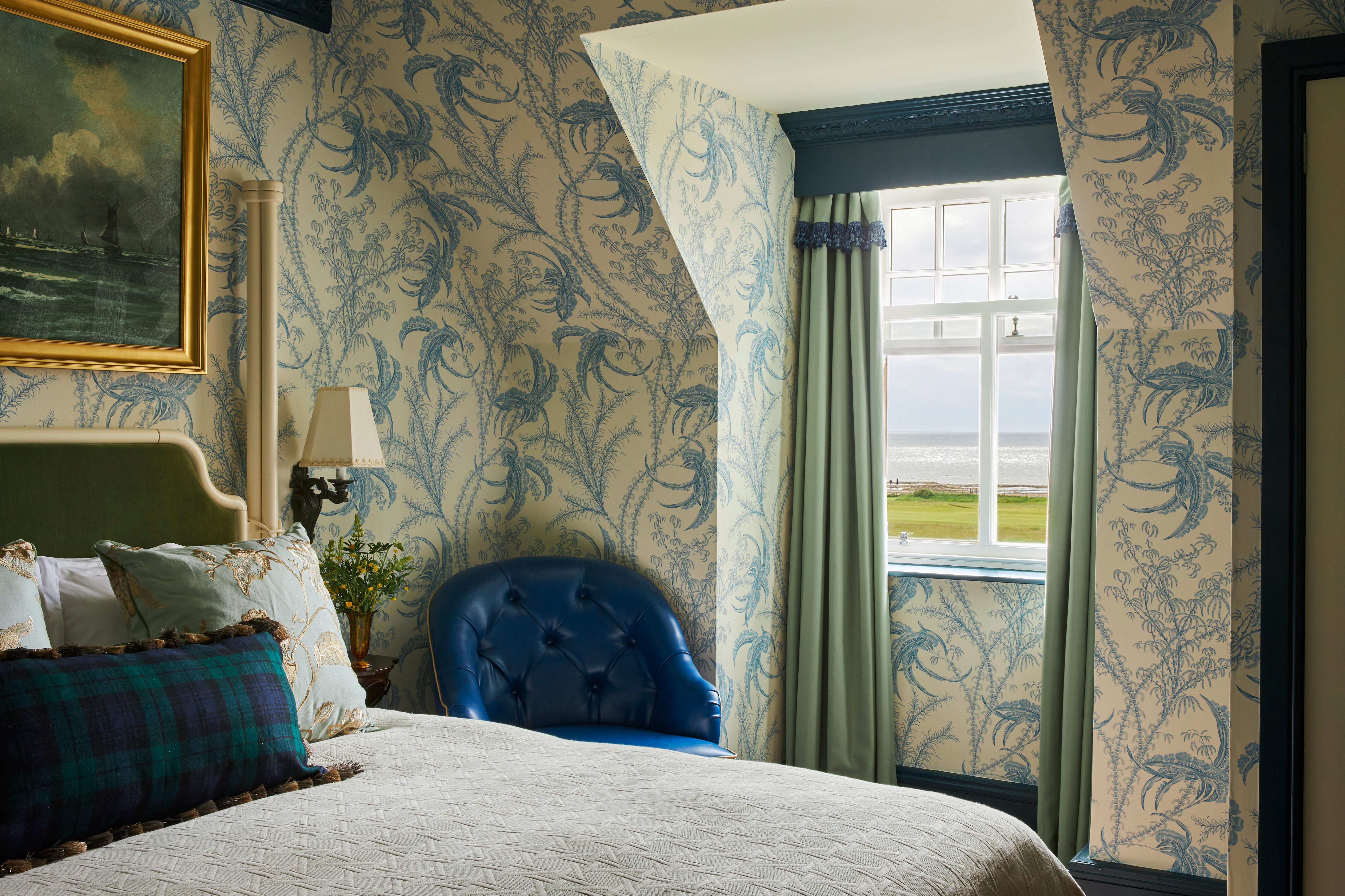 Marine Troon Hotel ภายนอก รูปภาพ A guest room at the inn