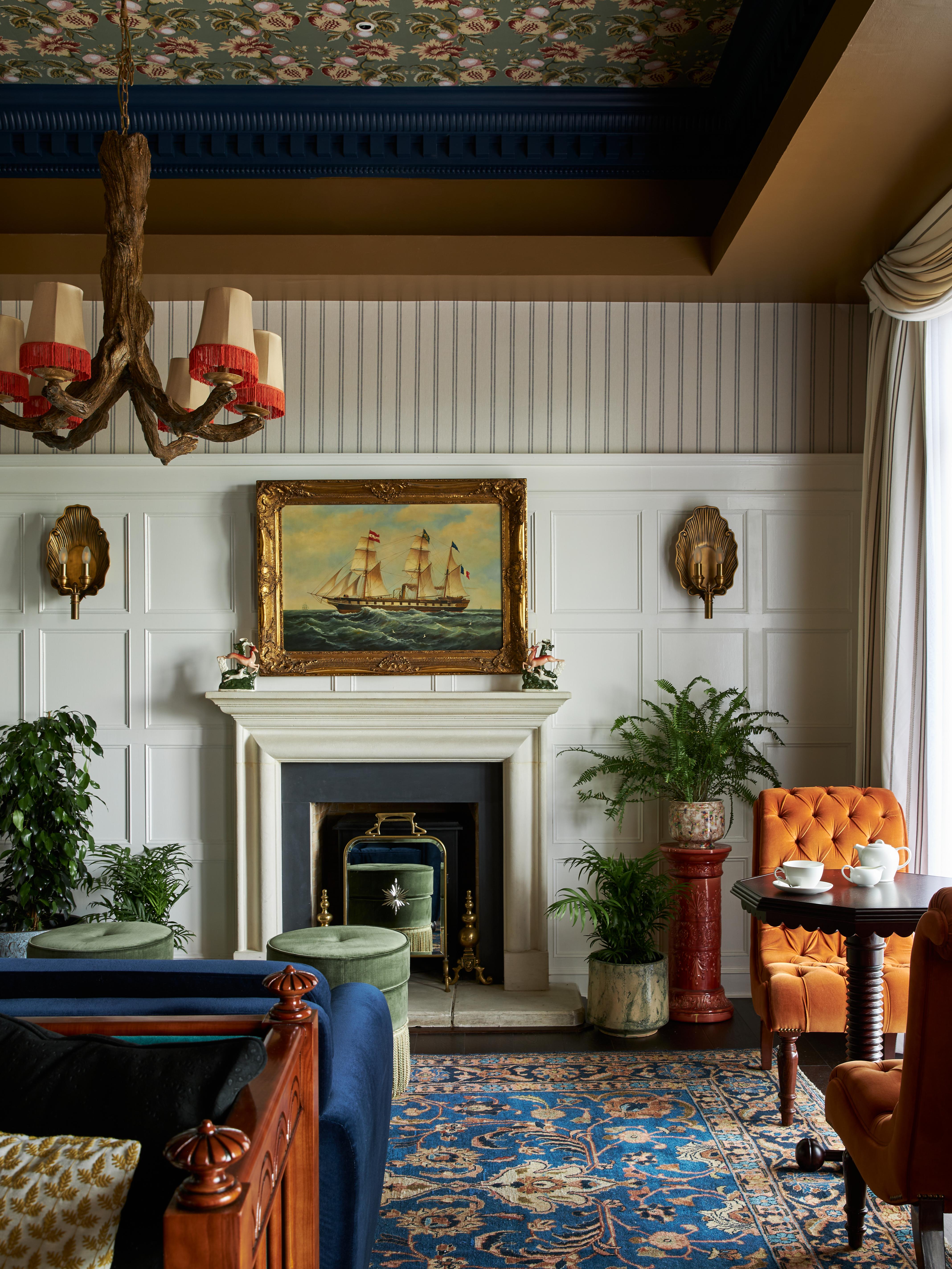 Marine Troon Hotel ภายนอก รูปภาพ A wainscot in a living room